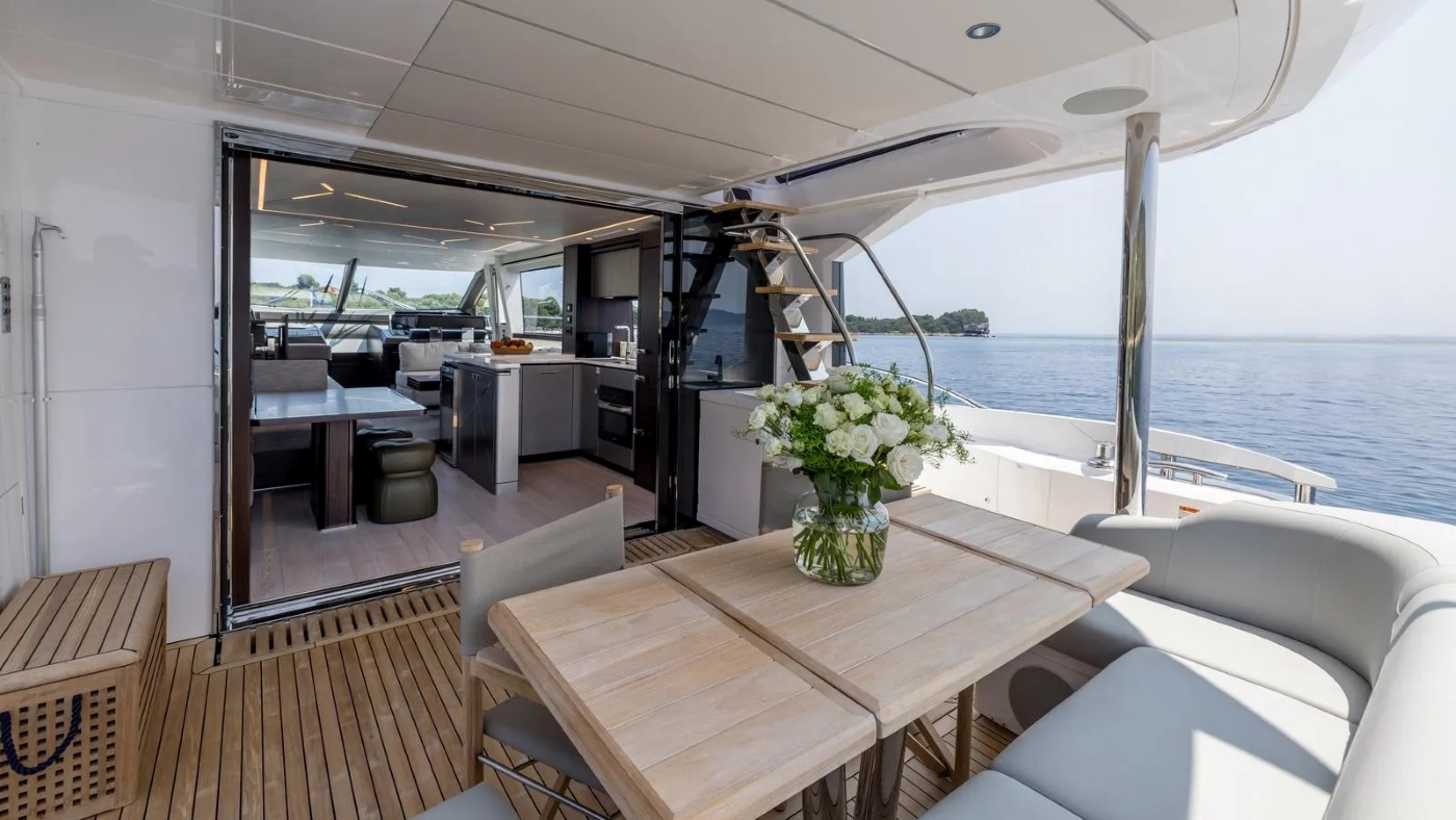 exterior Relaxation area with sea views 05.jpg