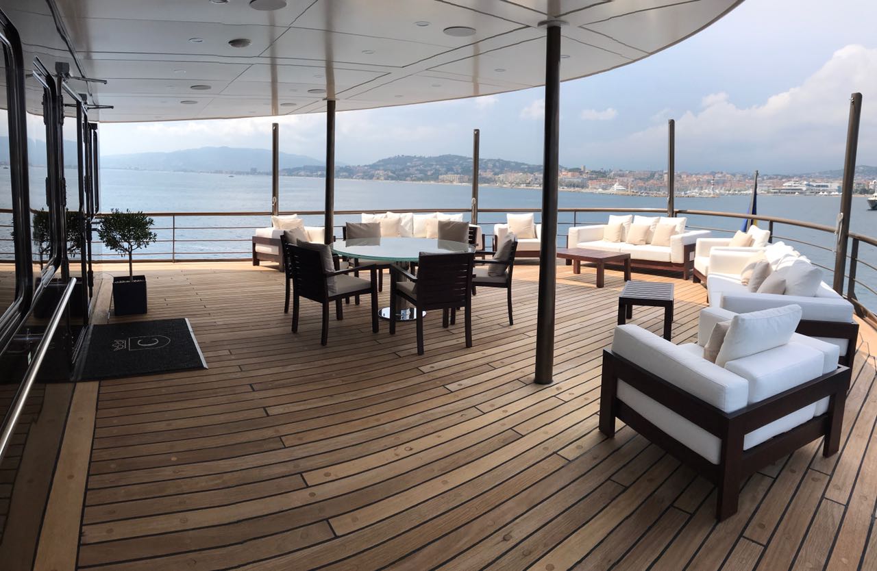 exterior deck seating and louning area .jpg