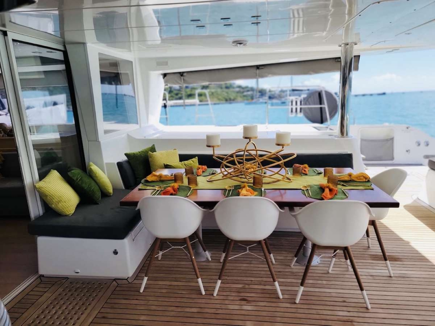 exterior dining area  01.jpg