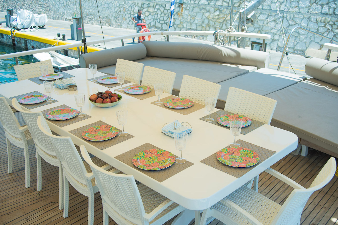 exterior dining set up .jpg