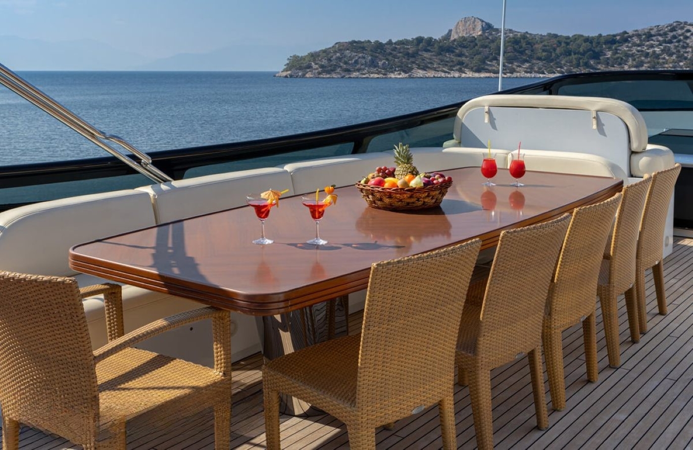 exterior dinnig area .jpg