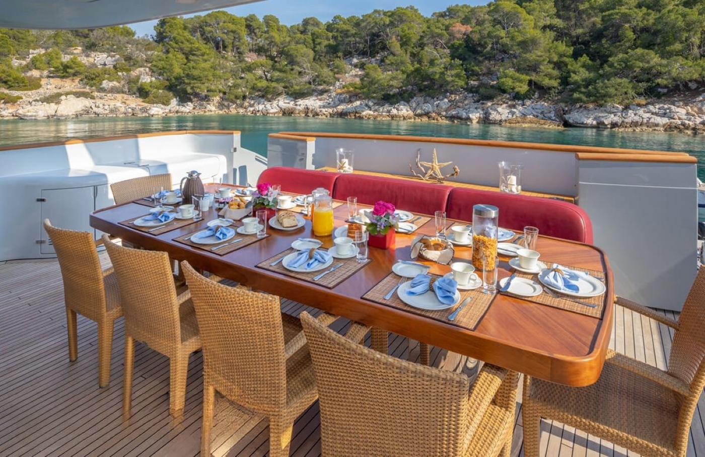 exterior dinnig area with sea views.jpg