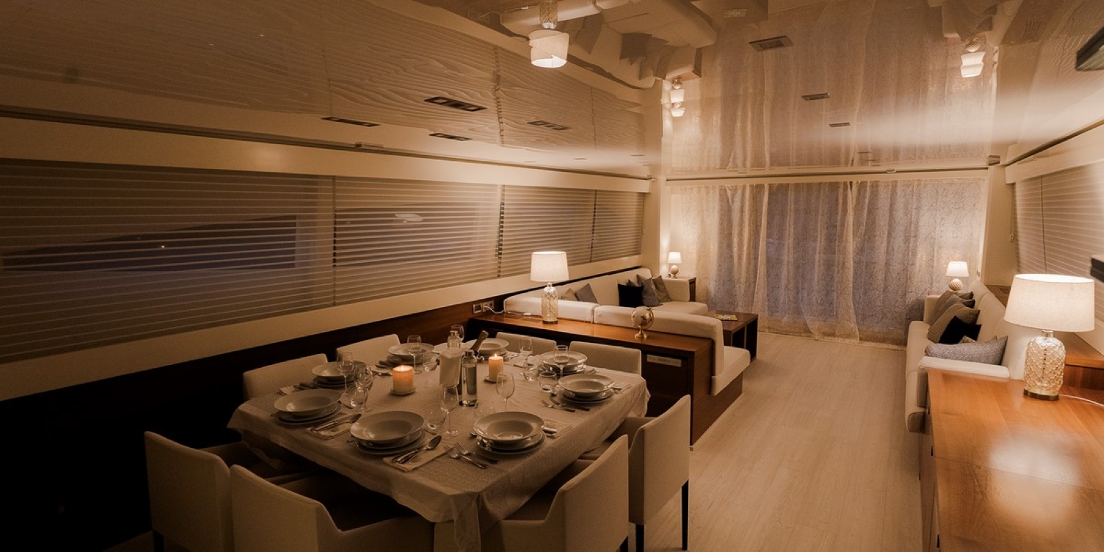 exterior salon with dining area .jpg