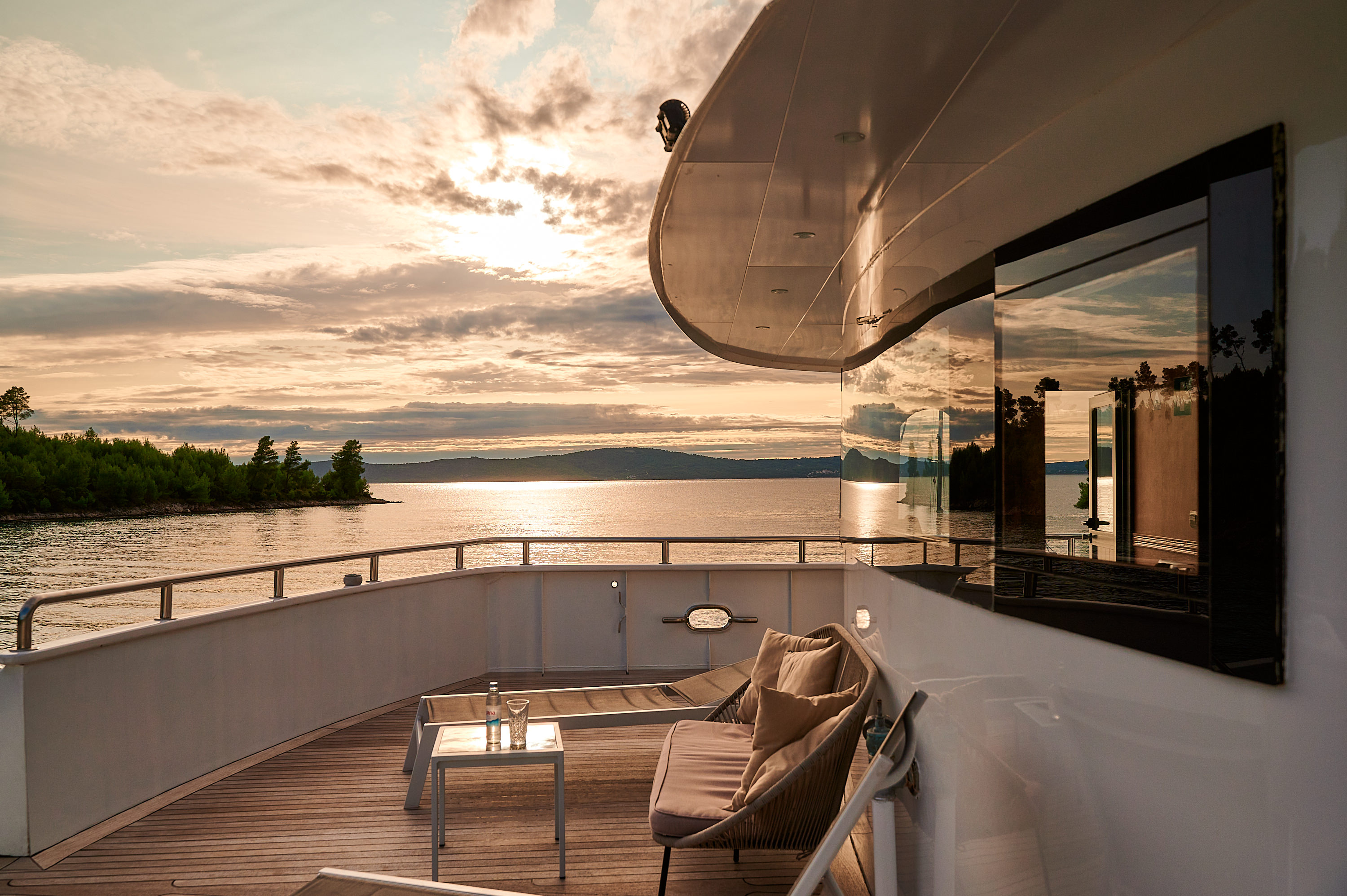 exterior seating  - Photo Ivan Ivanisevic.jpg