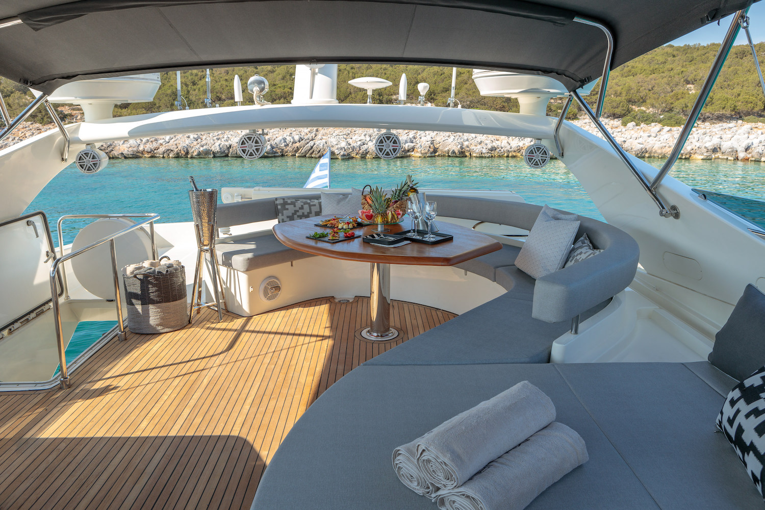 flybridge - aft.jpg