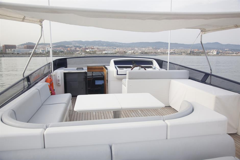 flybridge seating area.png