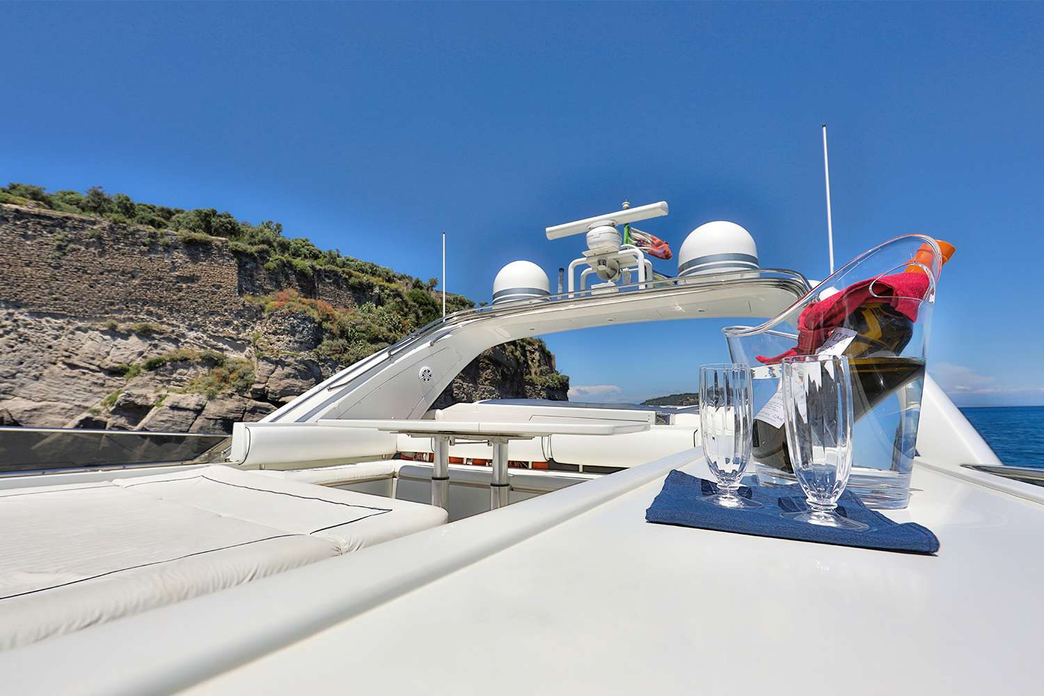 flybridge sun deck.jpg