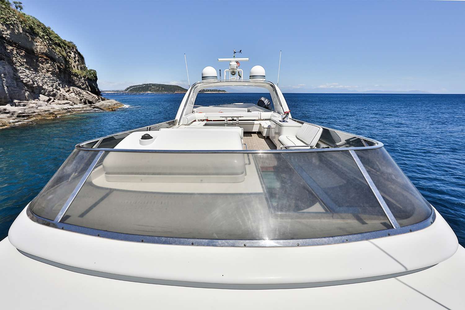 flybridge sunbathing area.jpg