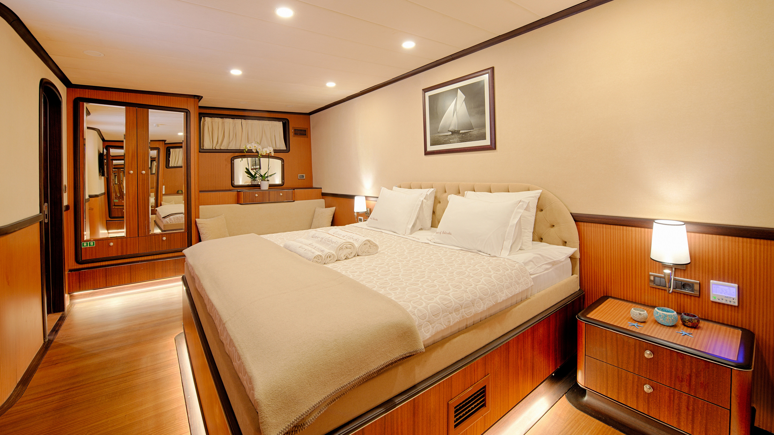fore master cabin   .jpg