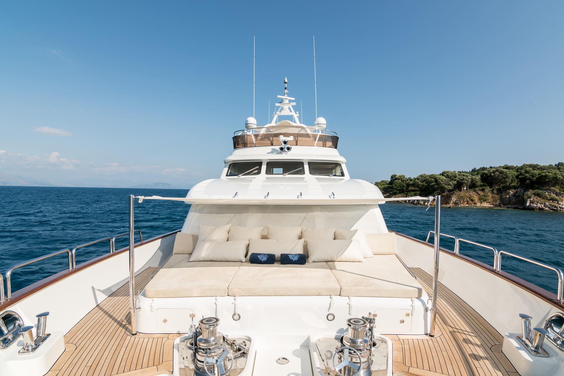 foredeck sun bathing area .jpg