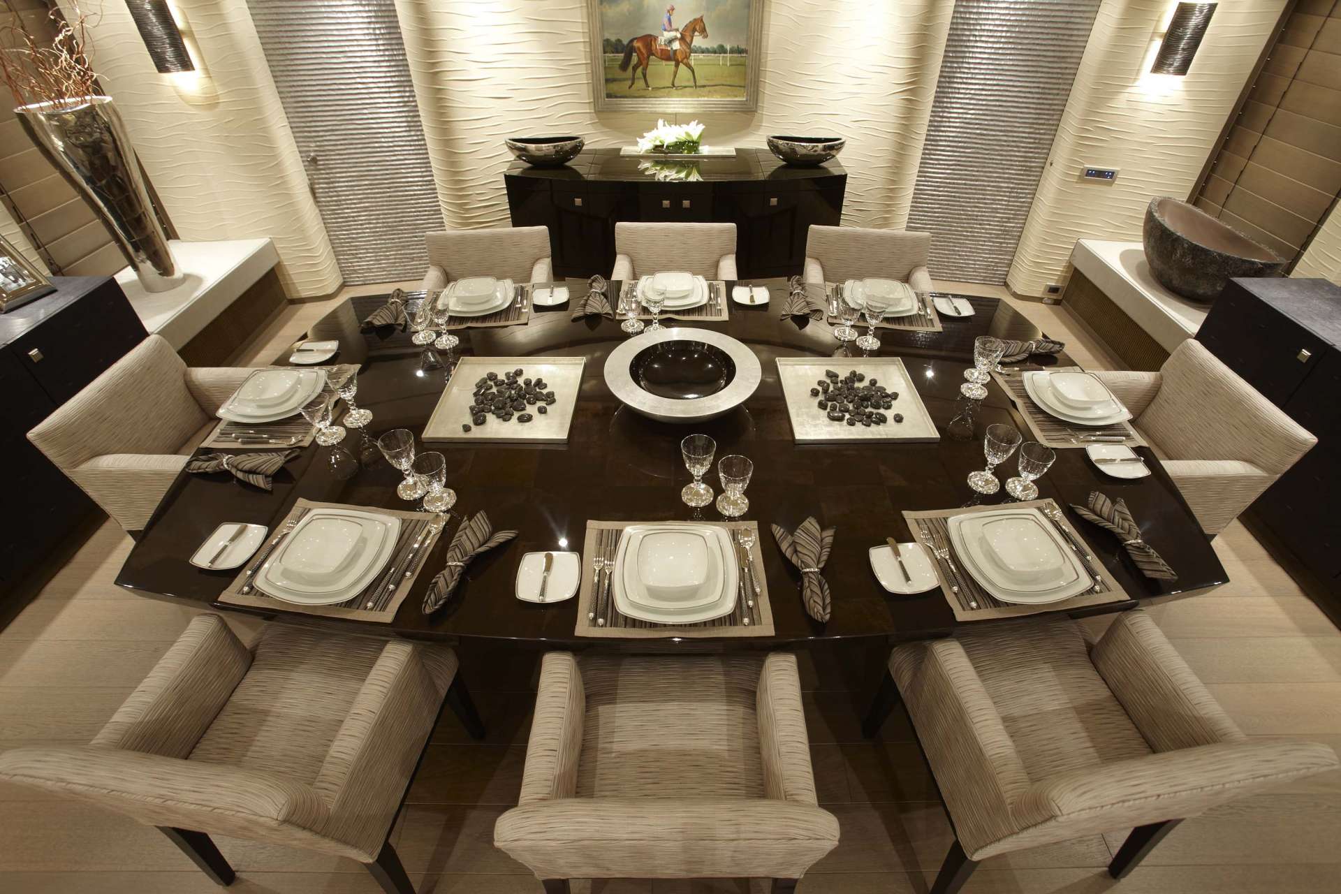 formal dining - Photo Feadship.jpg