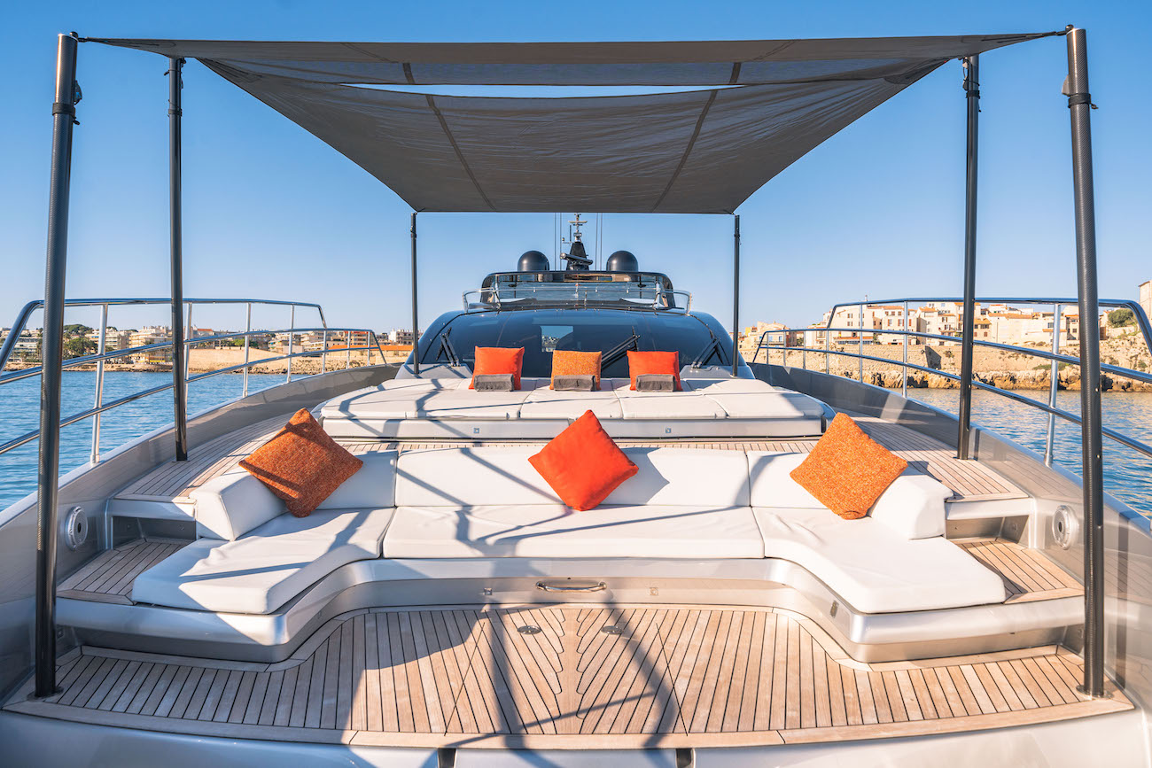 forward sunbathing  area.jpg