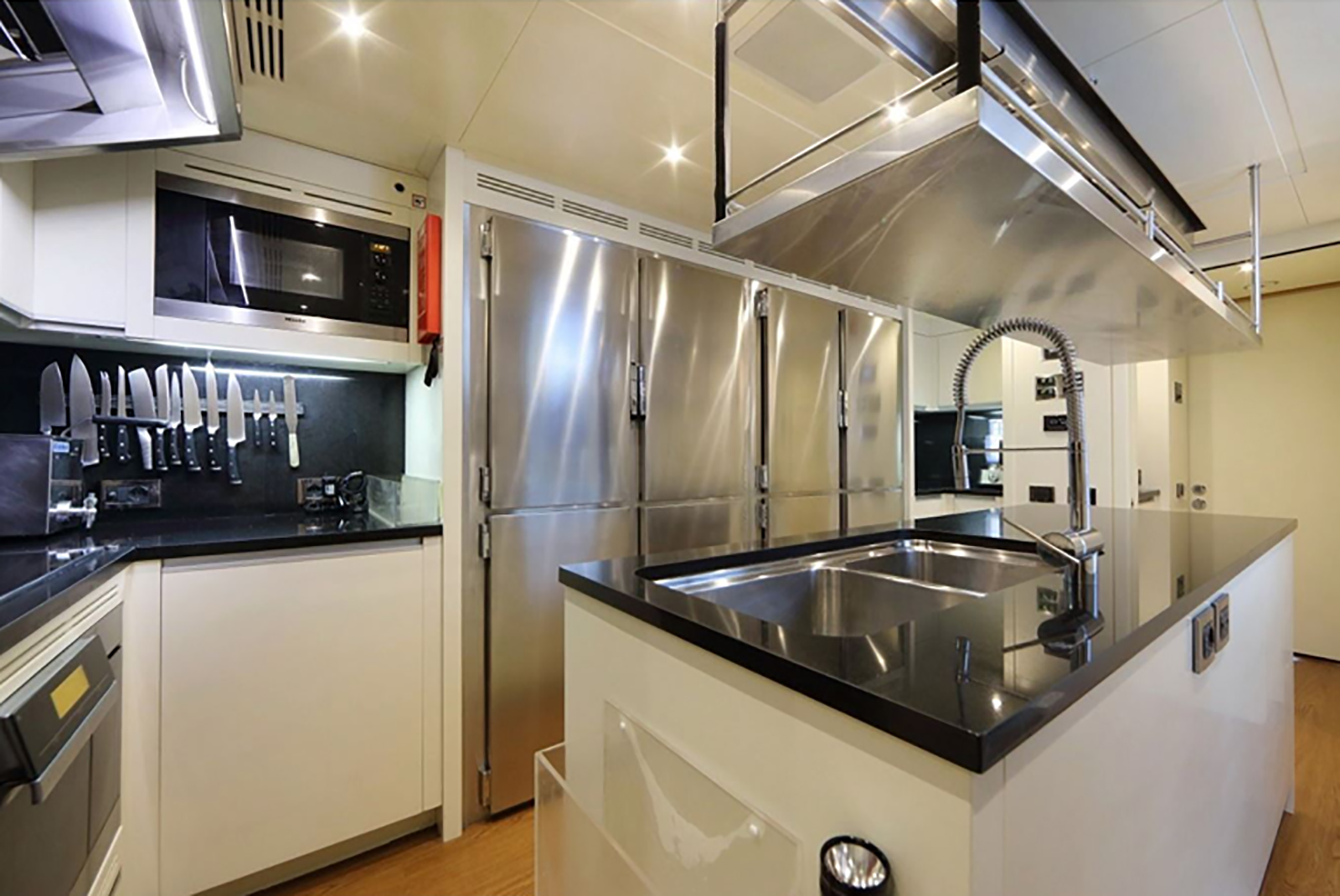 galley ZAZOU.jpg