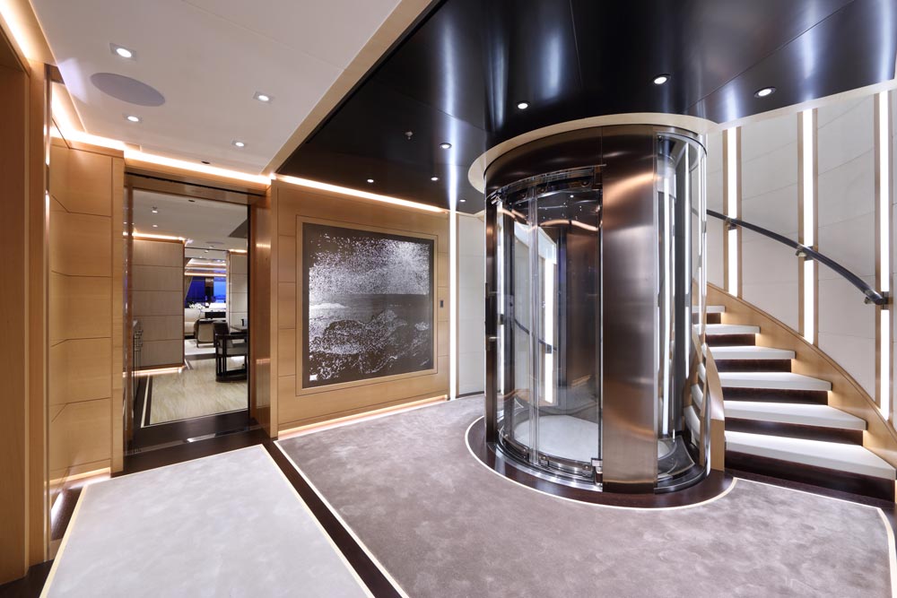 glased elevator ©Ameller.jpg