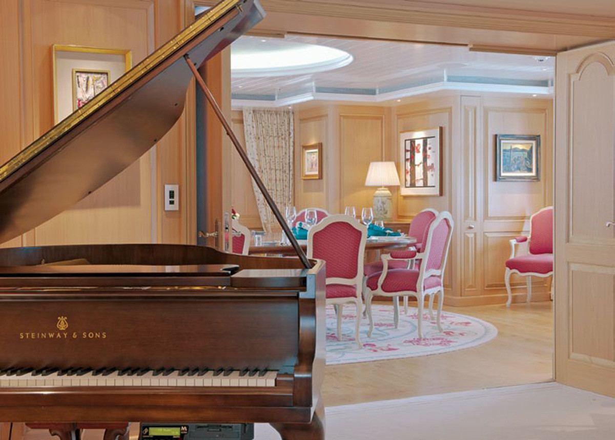 grand piano in the saloon and dining area.jpg