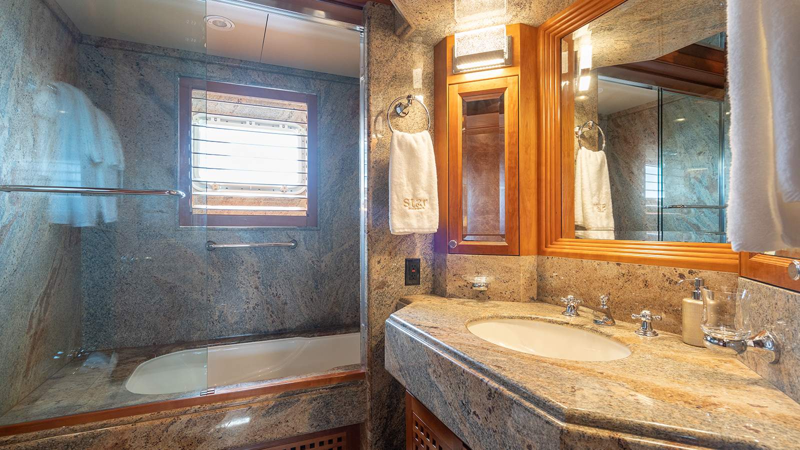 guest cabin  - below deck ensuite.jpg