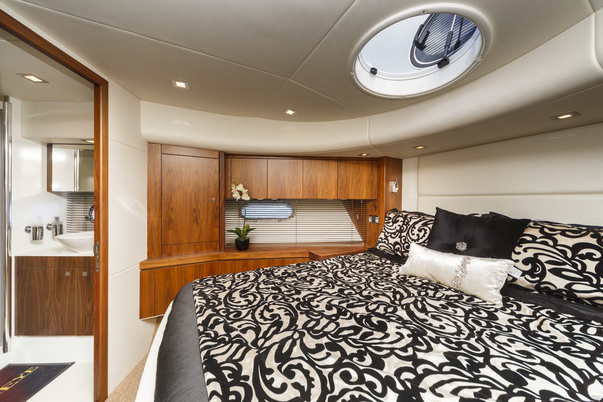 guest cabin double.jpg