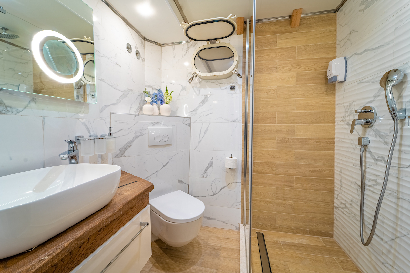 guest cabin ensuite .jpg