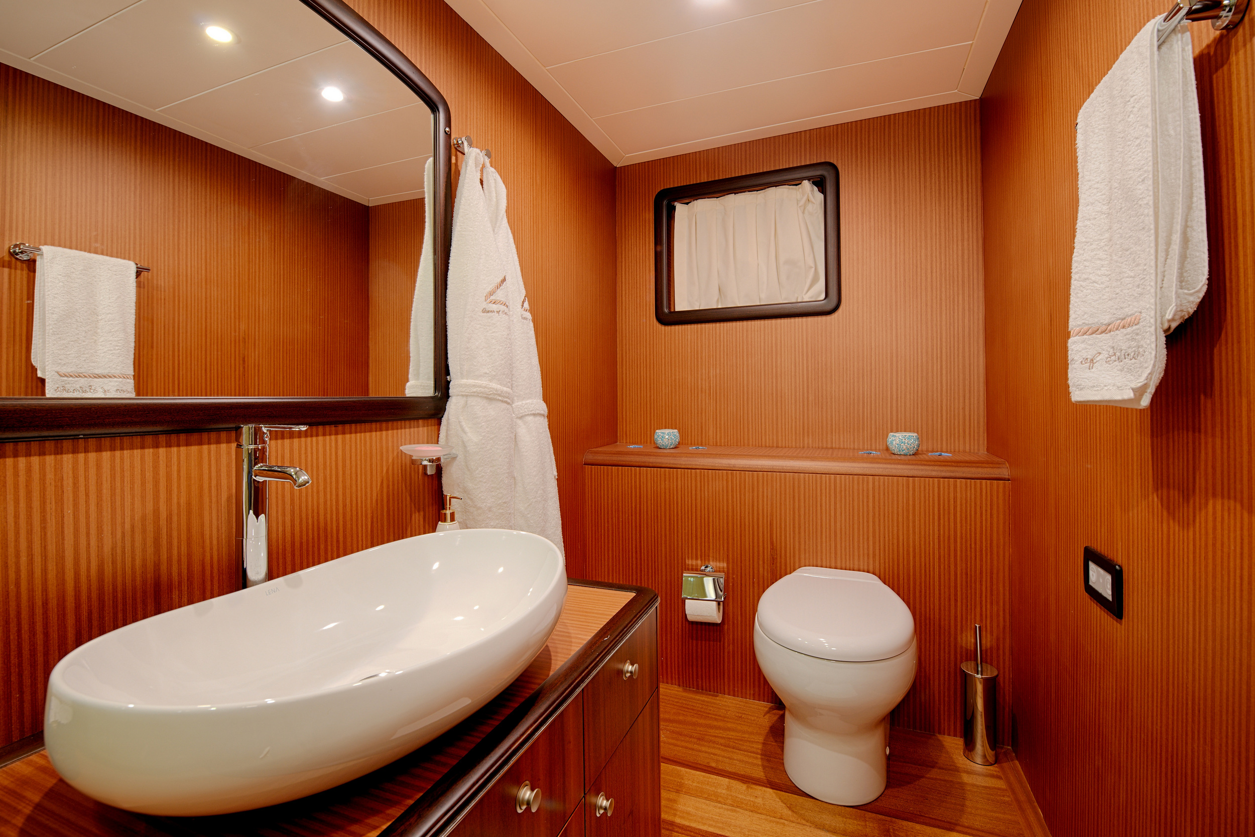 guest cabin ensuite bathroom .jpg