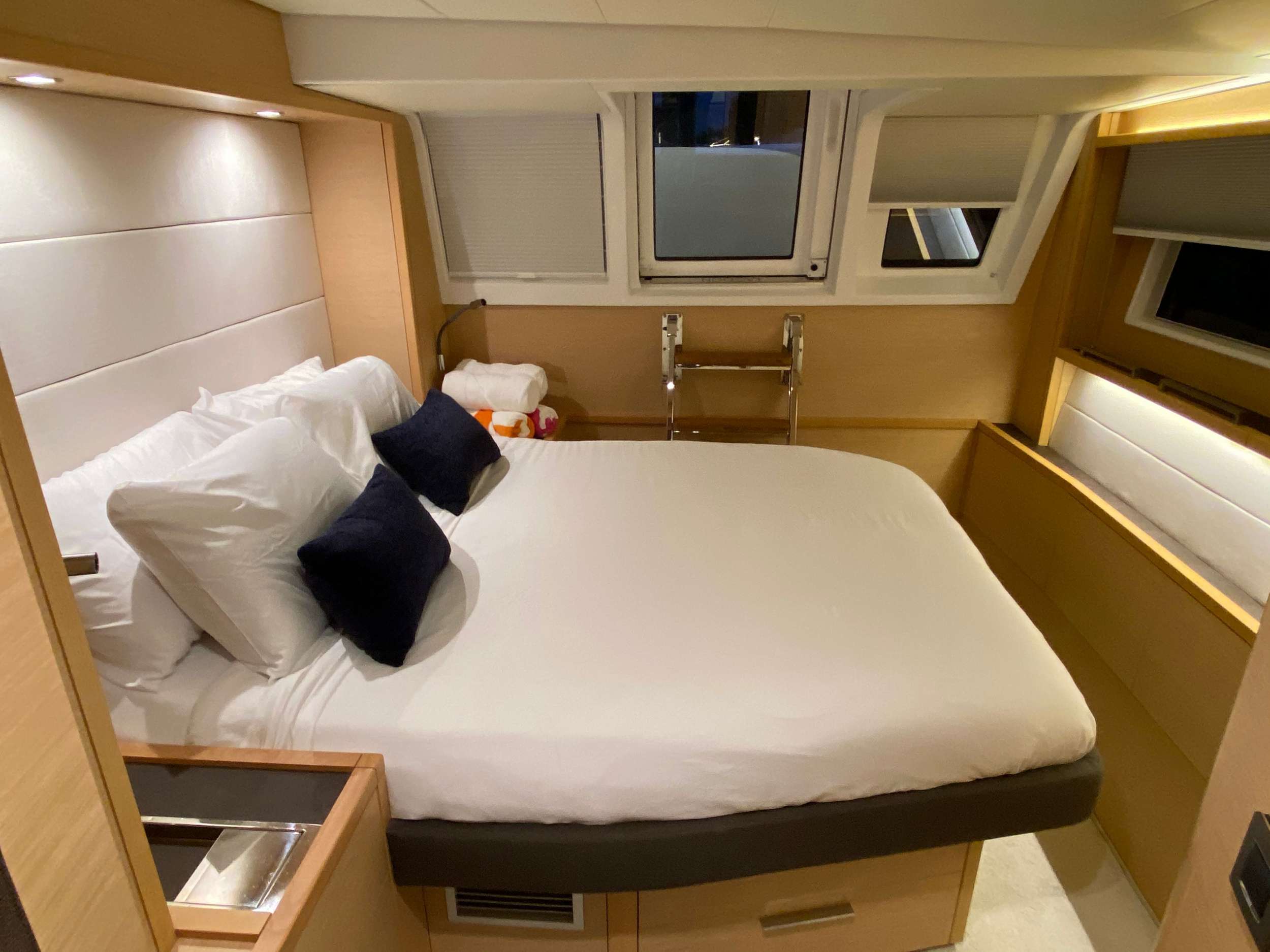 guest cabin with aft access.jpg