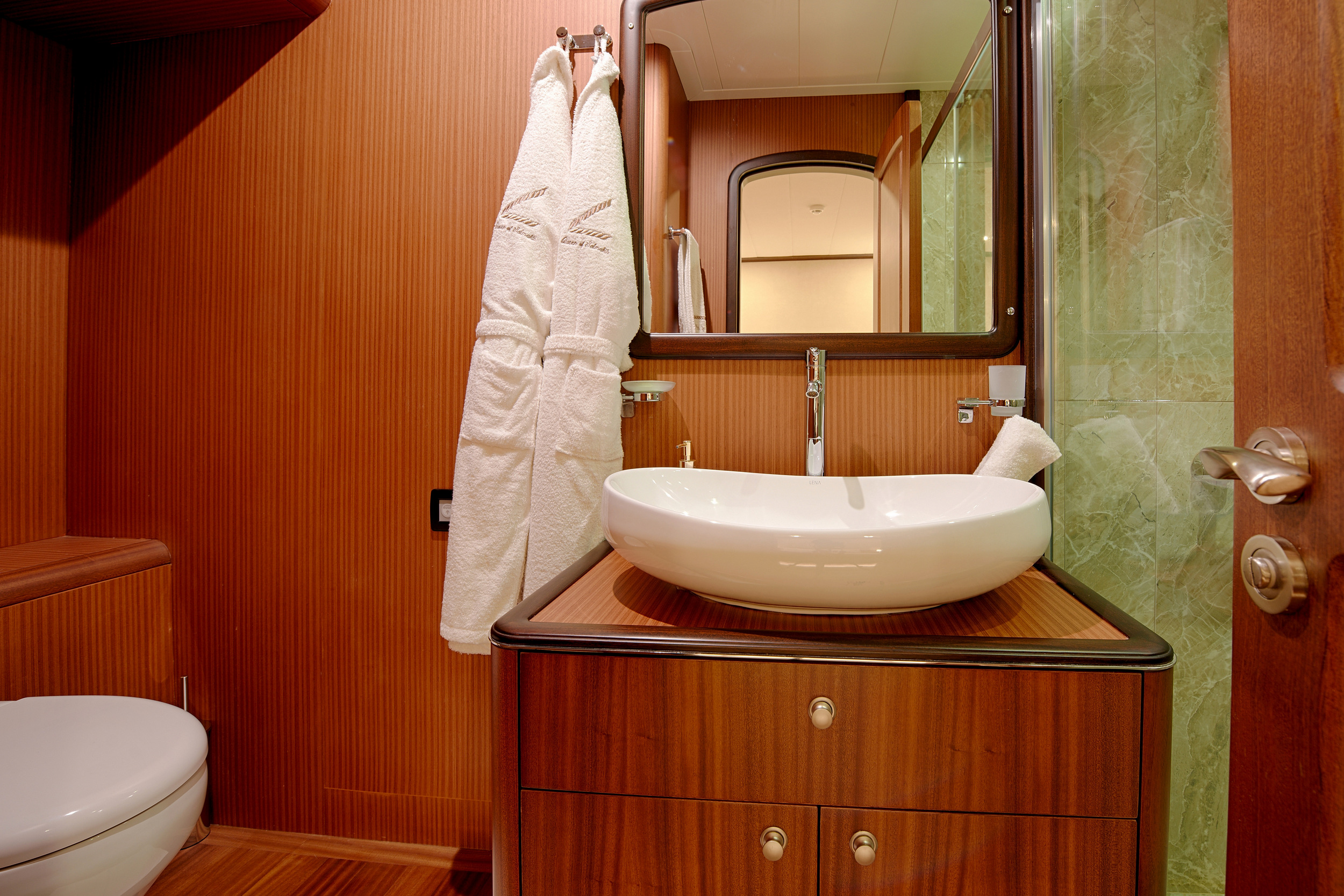 guest ensuite bath.jpg