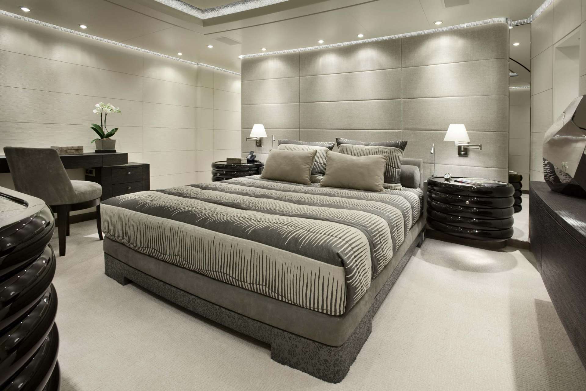 guest suite - Photo Feadship.jpg
