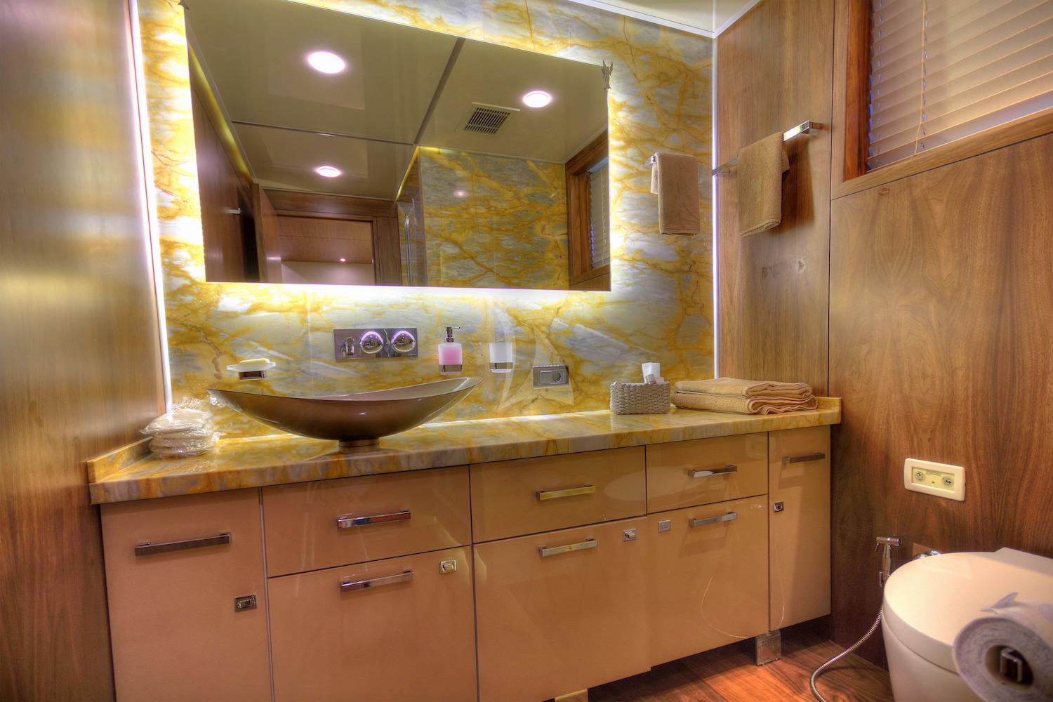 guest suite ensuite bathroom.jpg