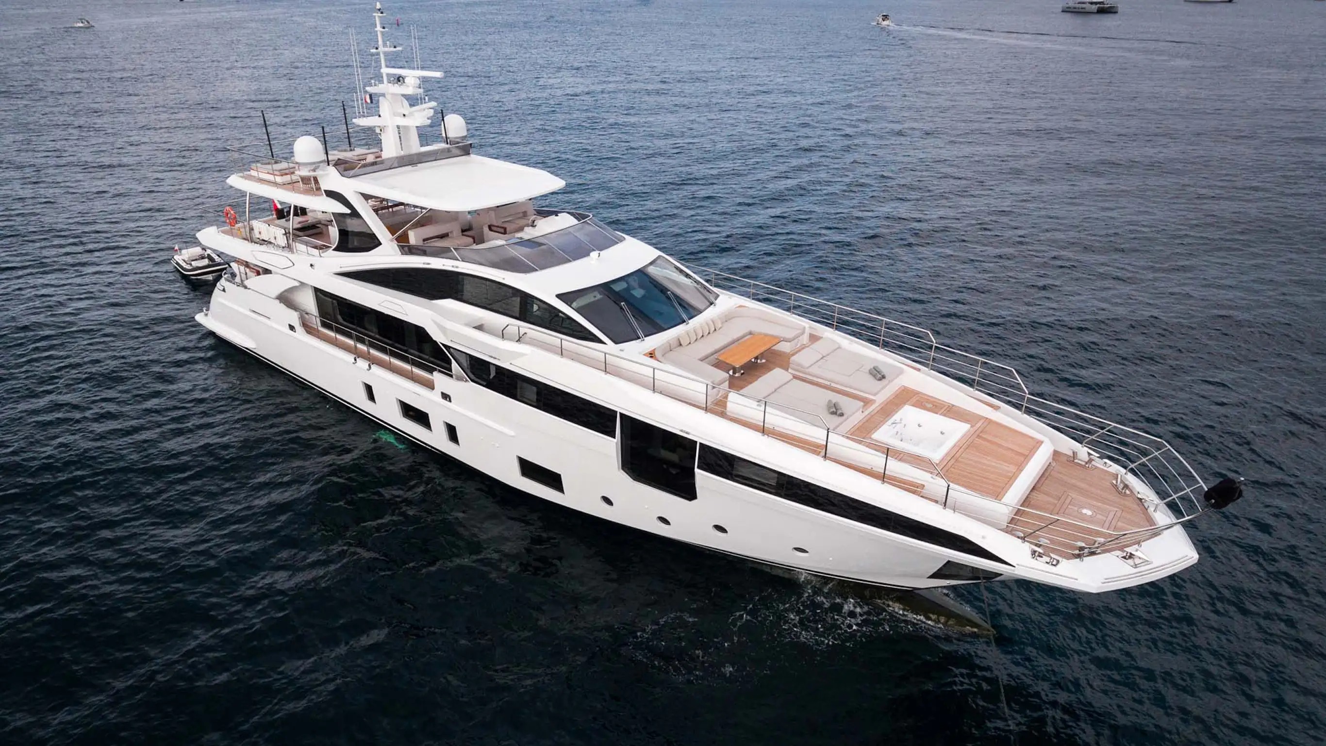 heed yacht.jpg