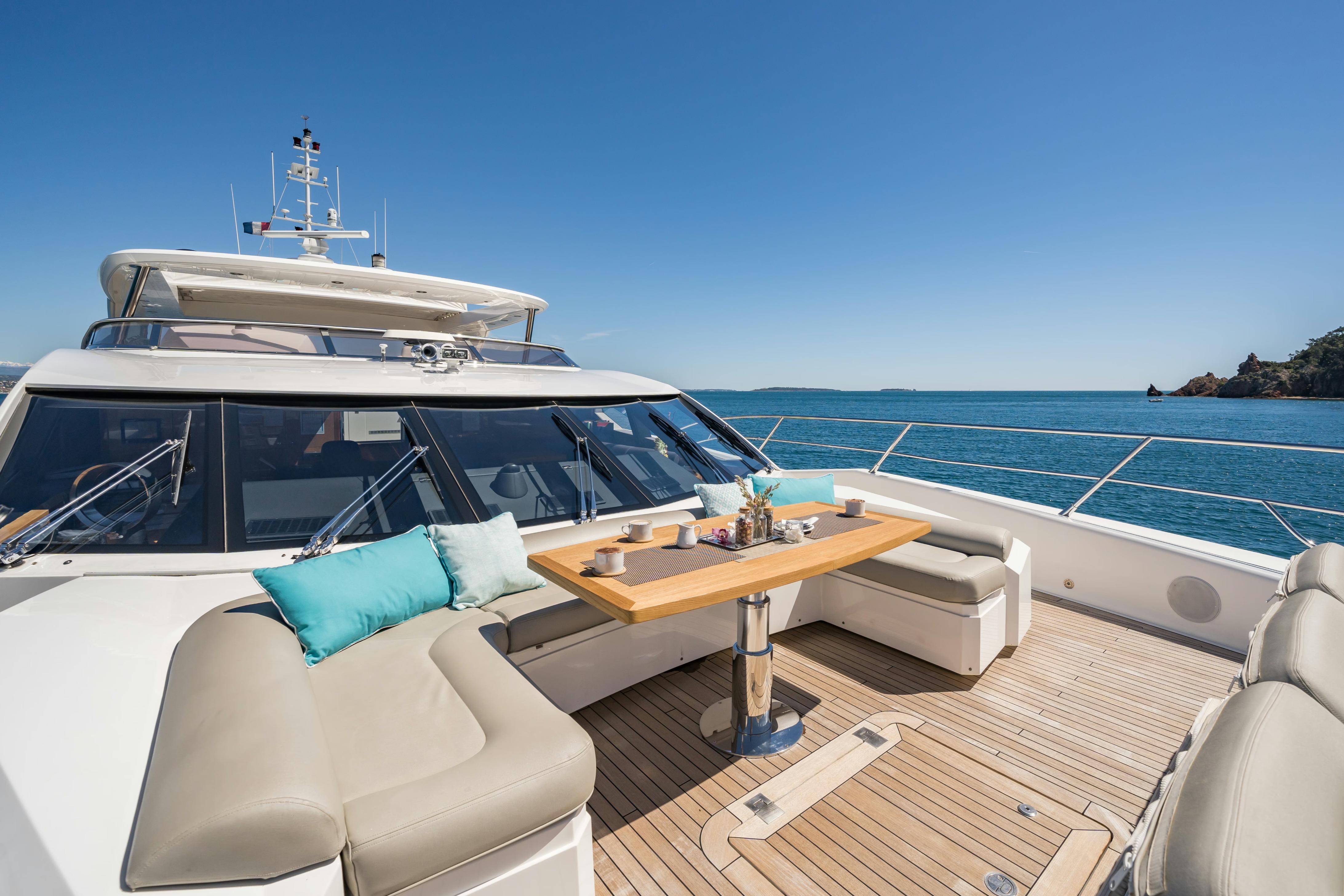 imgi_169_1716888364-007-lady-volantis-foredeck.jpg