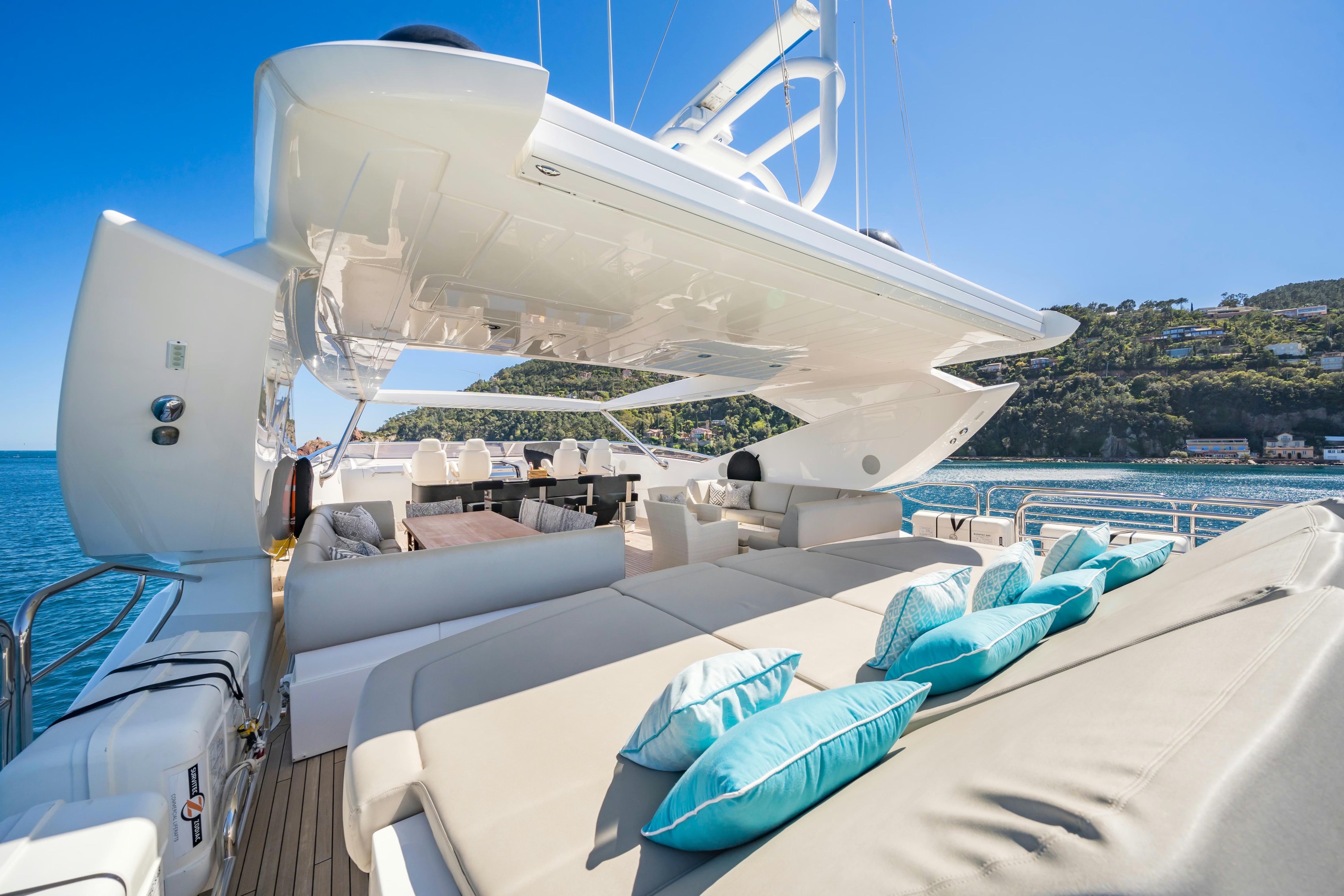 imgi_172_1716888364-010-lady-volantis-flybridge.jpg