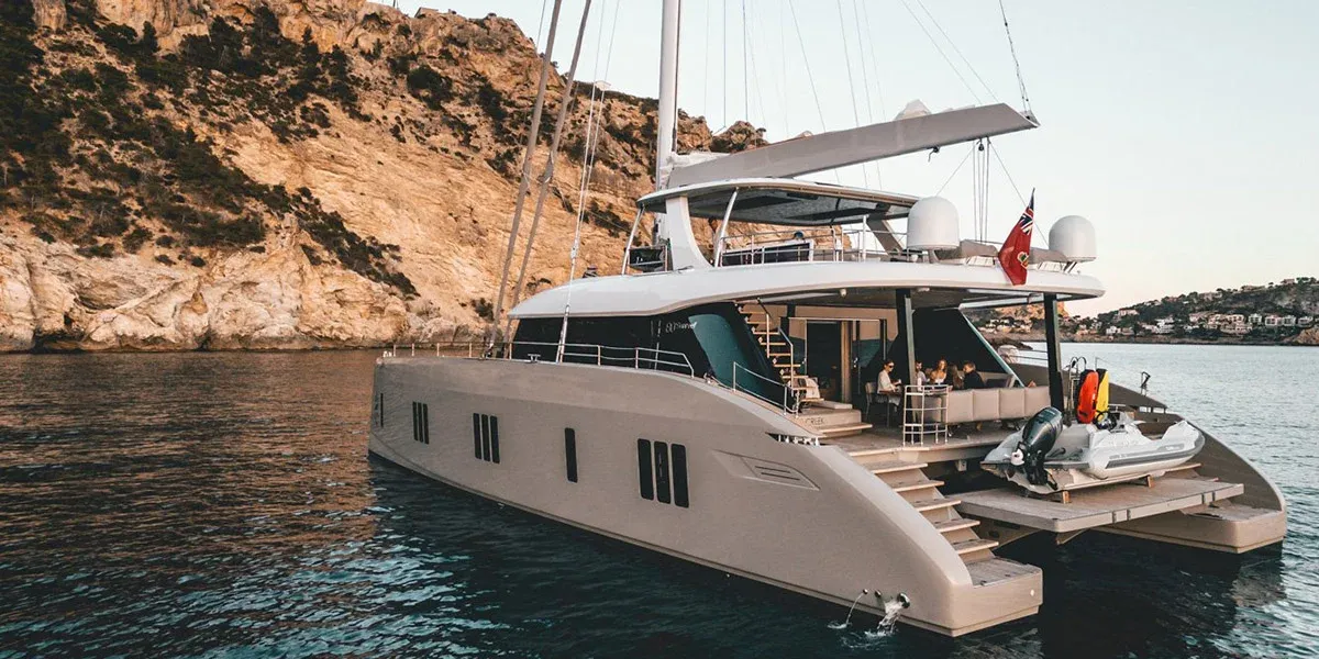 imgi_6_VIVA-LA-VIDA-Luxury-Sailing-Charter-Yacht-Sunreef-80-At-Anchor.png