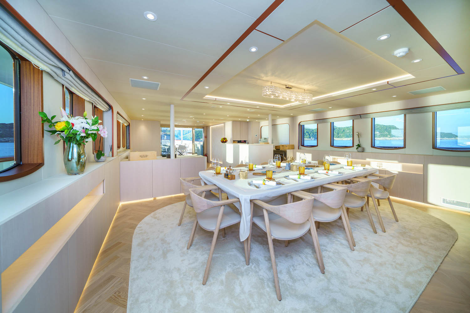interior  dining table.jpg