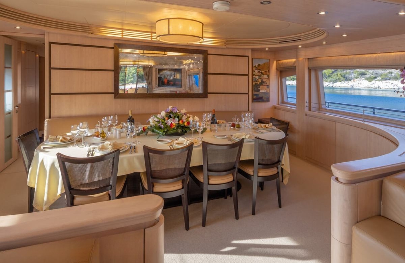 interior dining area 01.jpg