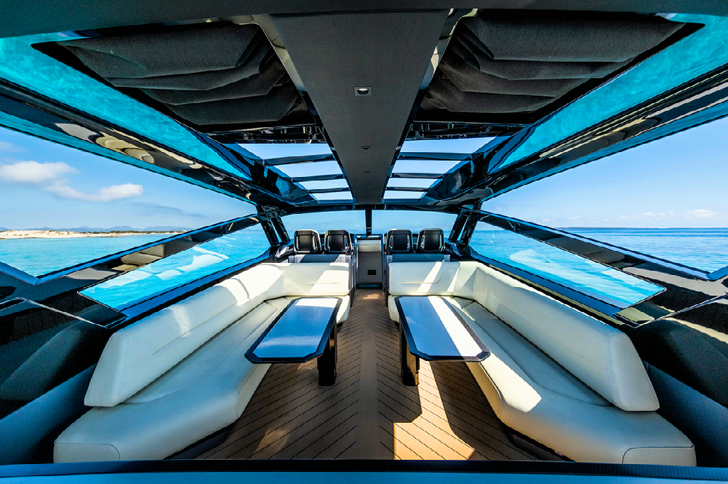 interior of Wajer yacht CHICA BRAVA.png