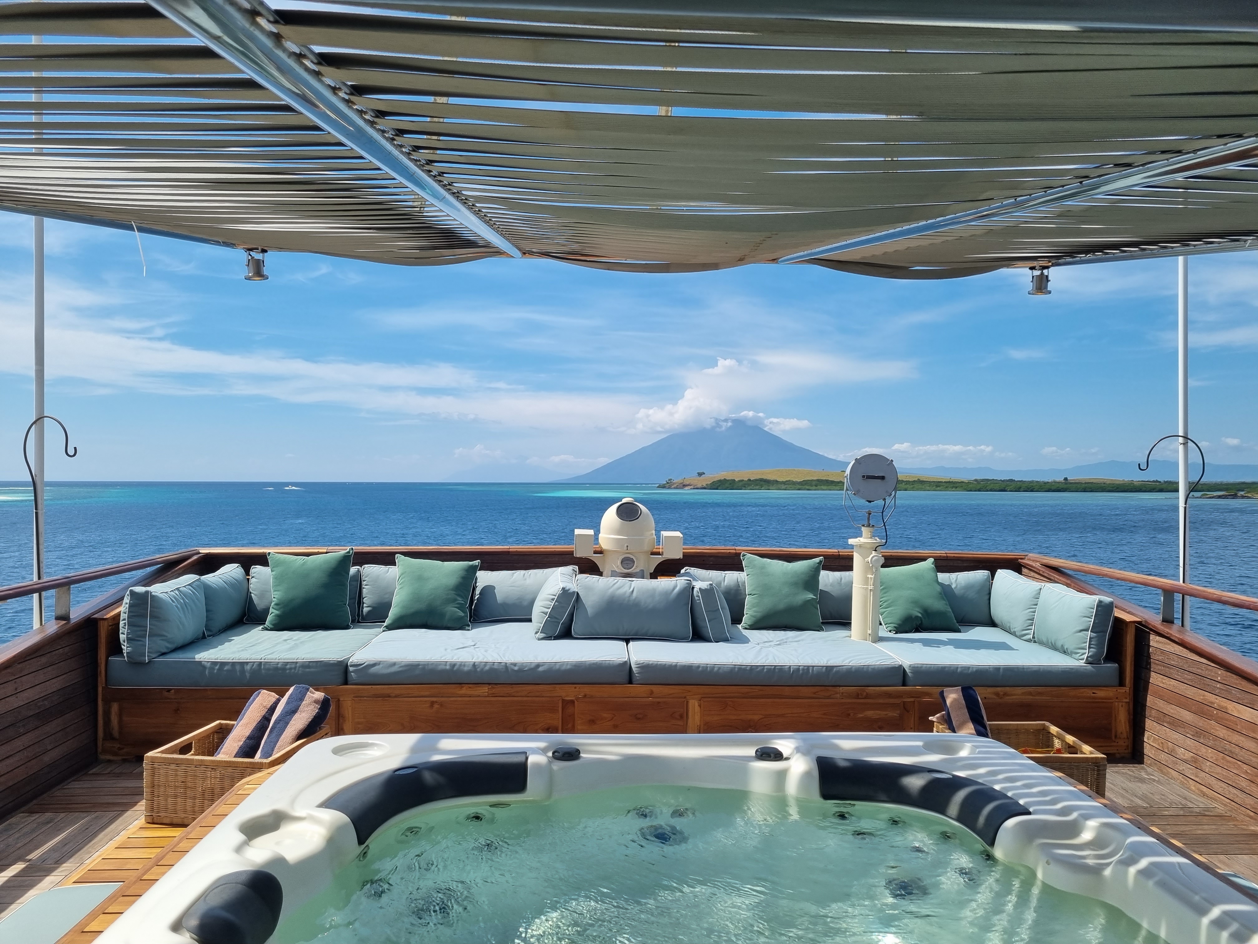 jacuzzi - Kudanil - Jack Johns.jpg