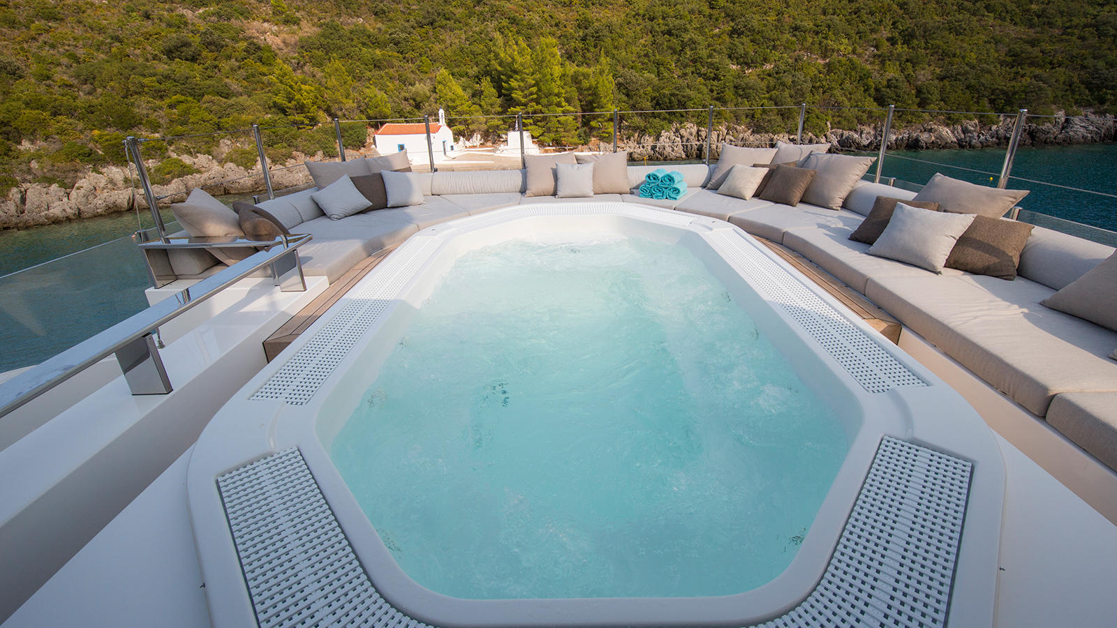 jacuzzi pool turkey.jpg