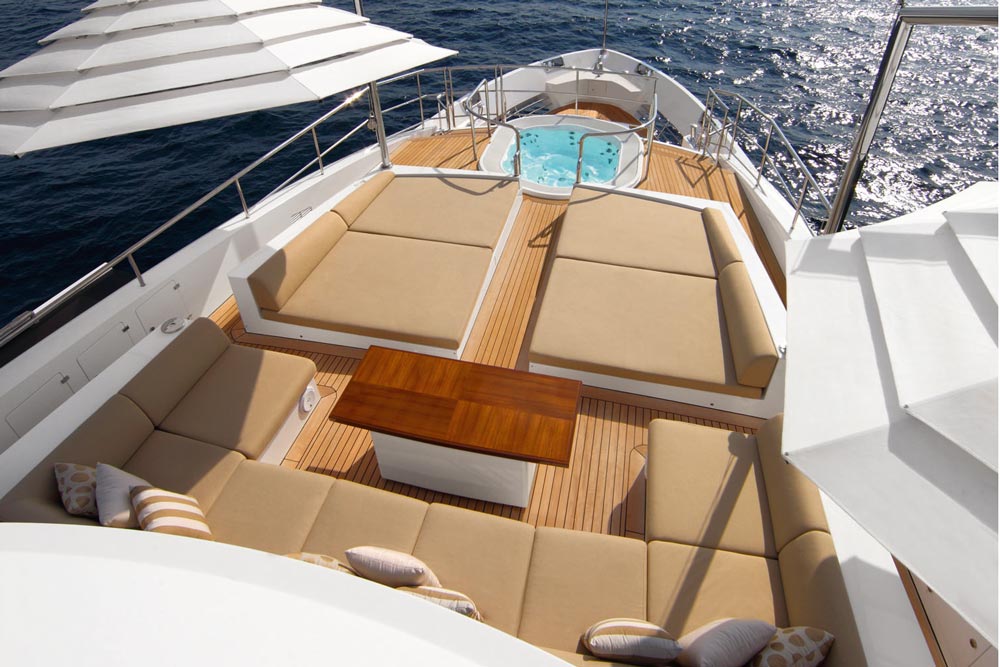 jacuzzi_upper-deck_detail2.jpg