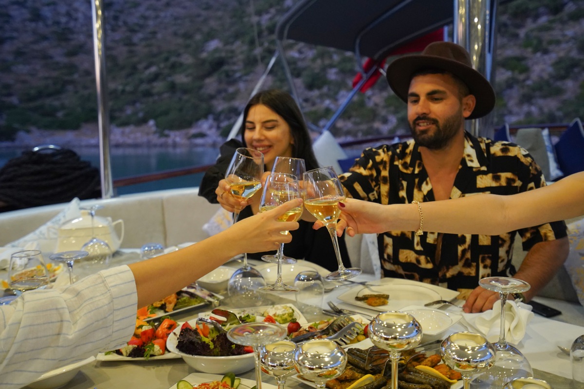 lifestyle enjoying a meal.jpg