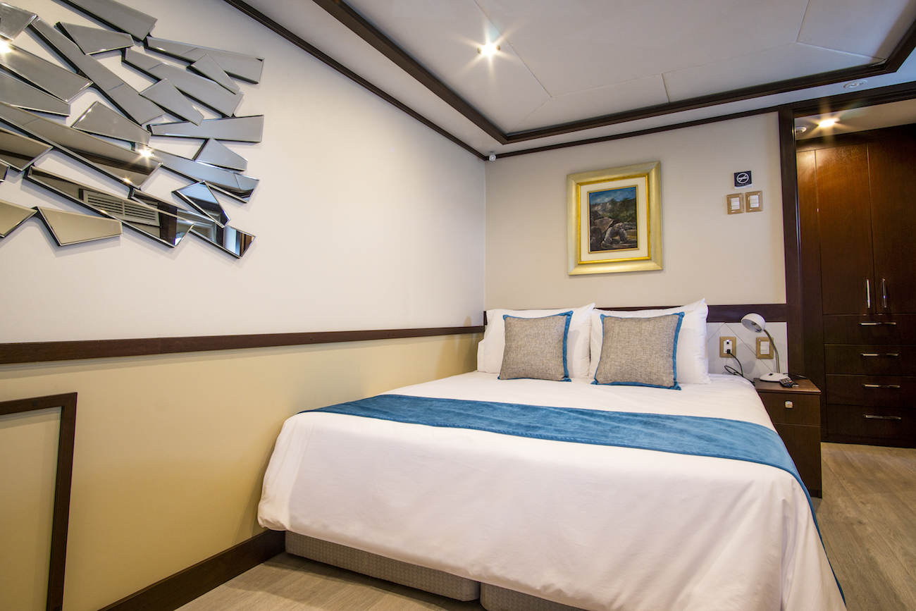 lower guest cabin .jpg