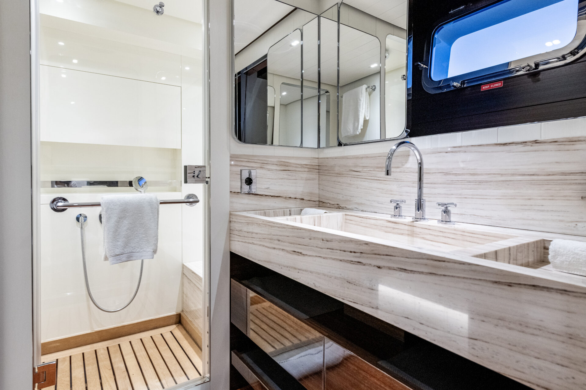 luxury double cabin - ensuite .jpg