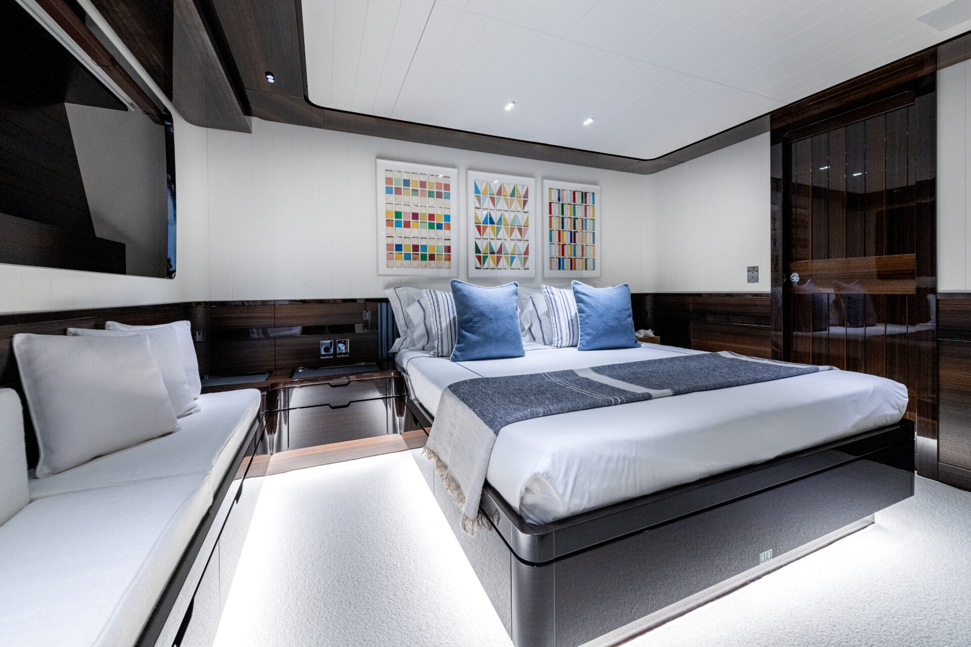 luxury double cabin .jpg