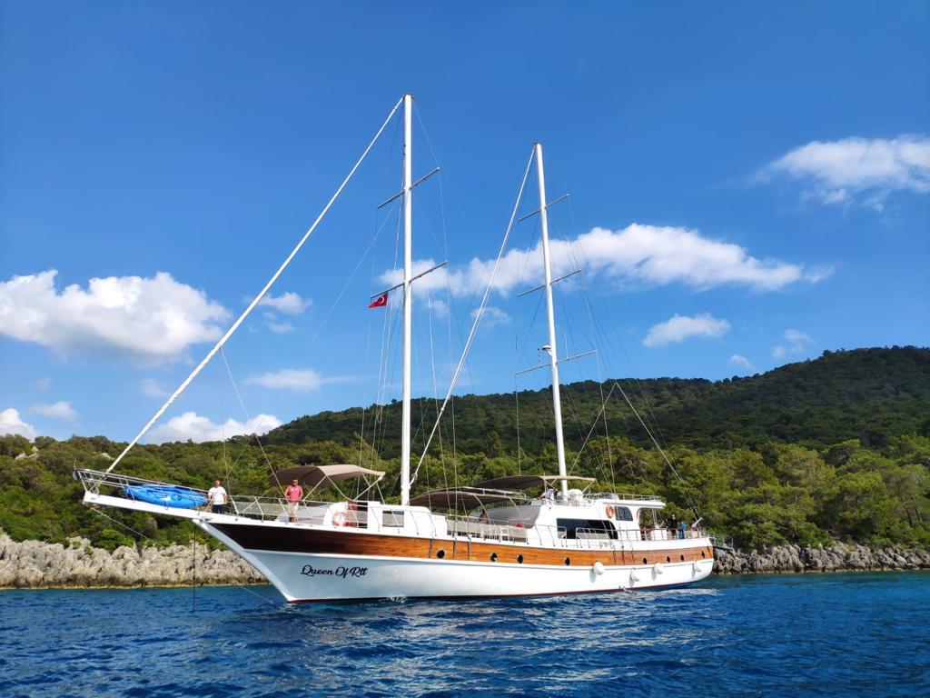 luxury motor sailer QUEEN OF RTT.jpg