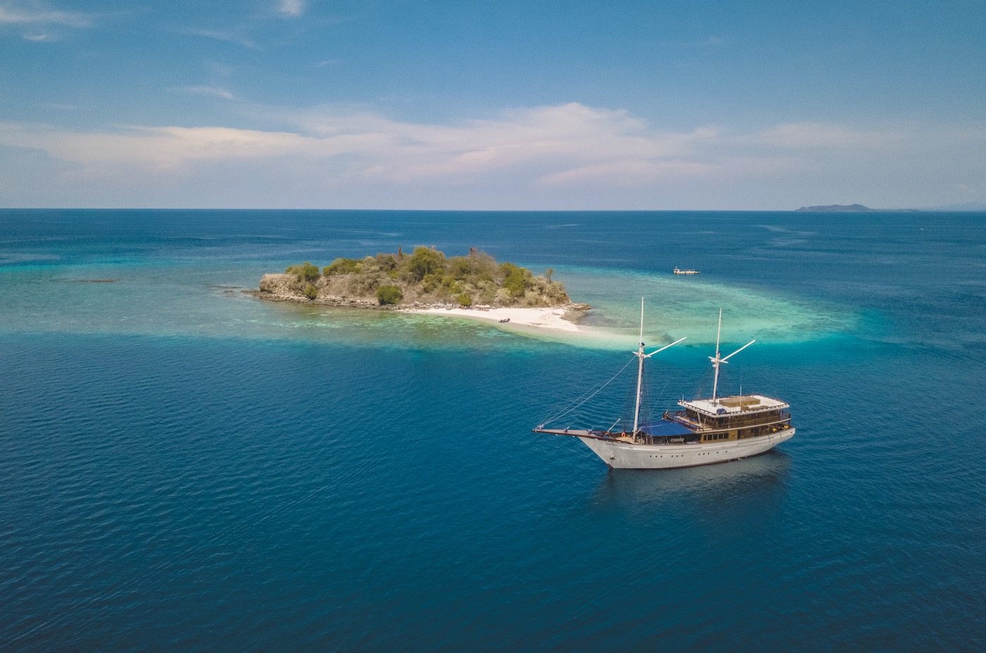 luxury phinisi yacht PURE OCEAN 1.jpg