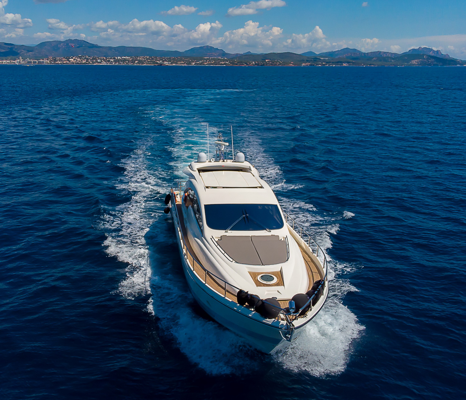 luxury yacht BABY MAGIC .jpg