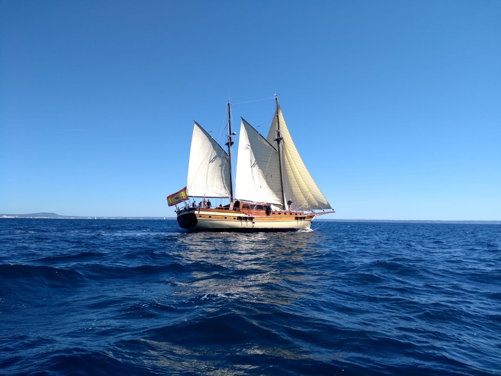 luxury yacht DIRDAM.jpg