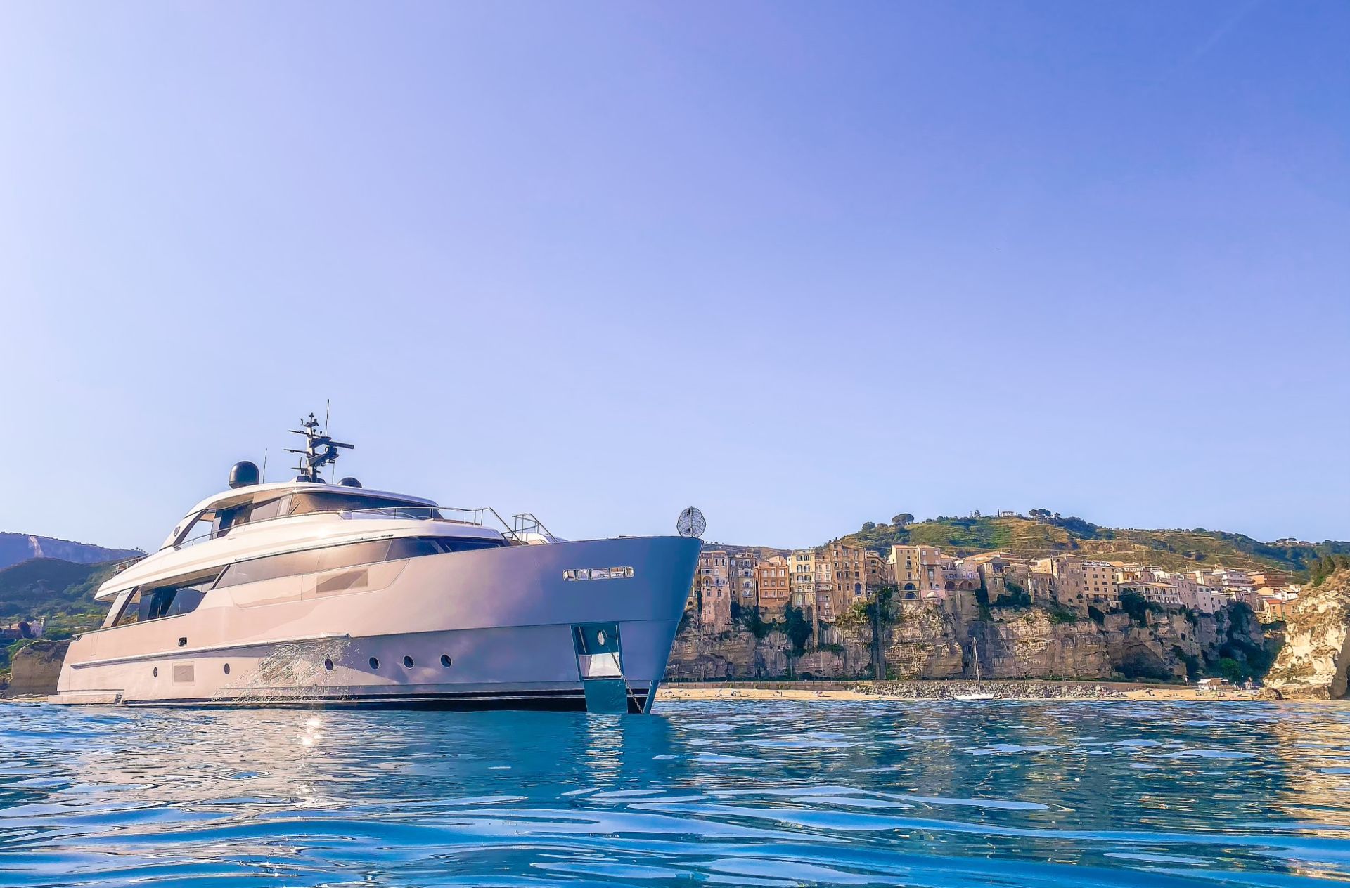 luxury yacht INVICTUS.jpg