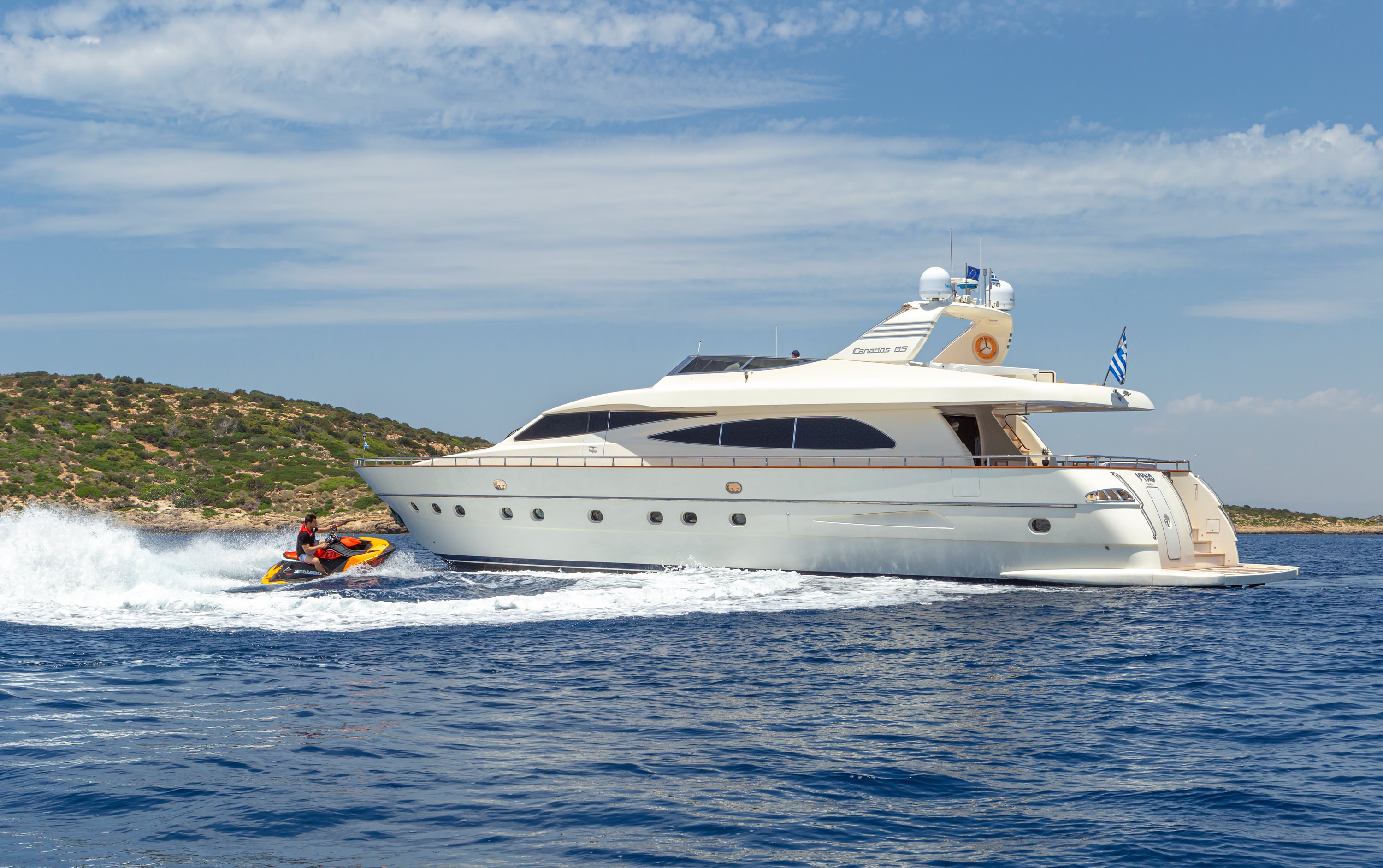 luxury yacht VYNO.jpg