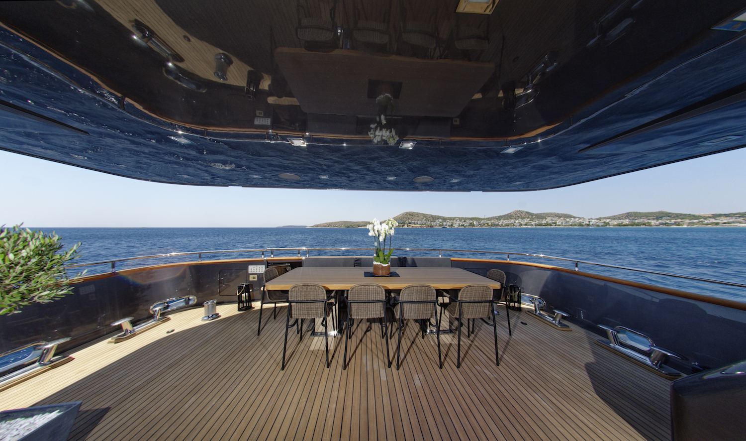 main deck - alfresco dining.jpg