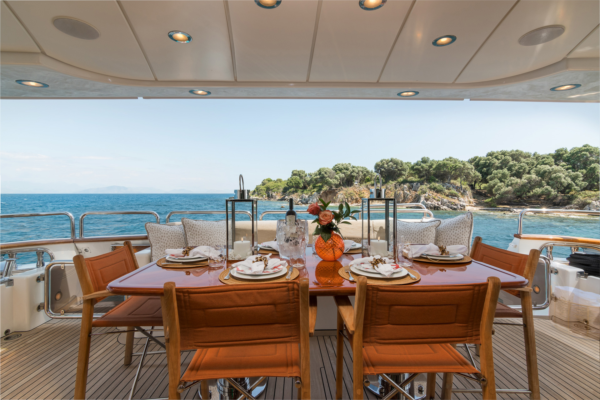 main deck dining al fresco.jpg