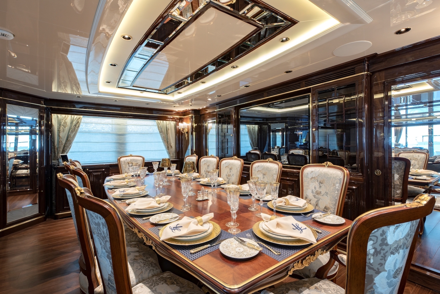 main deck saloon dining .jpg